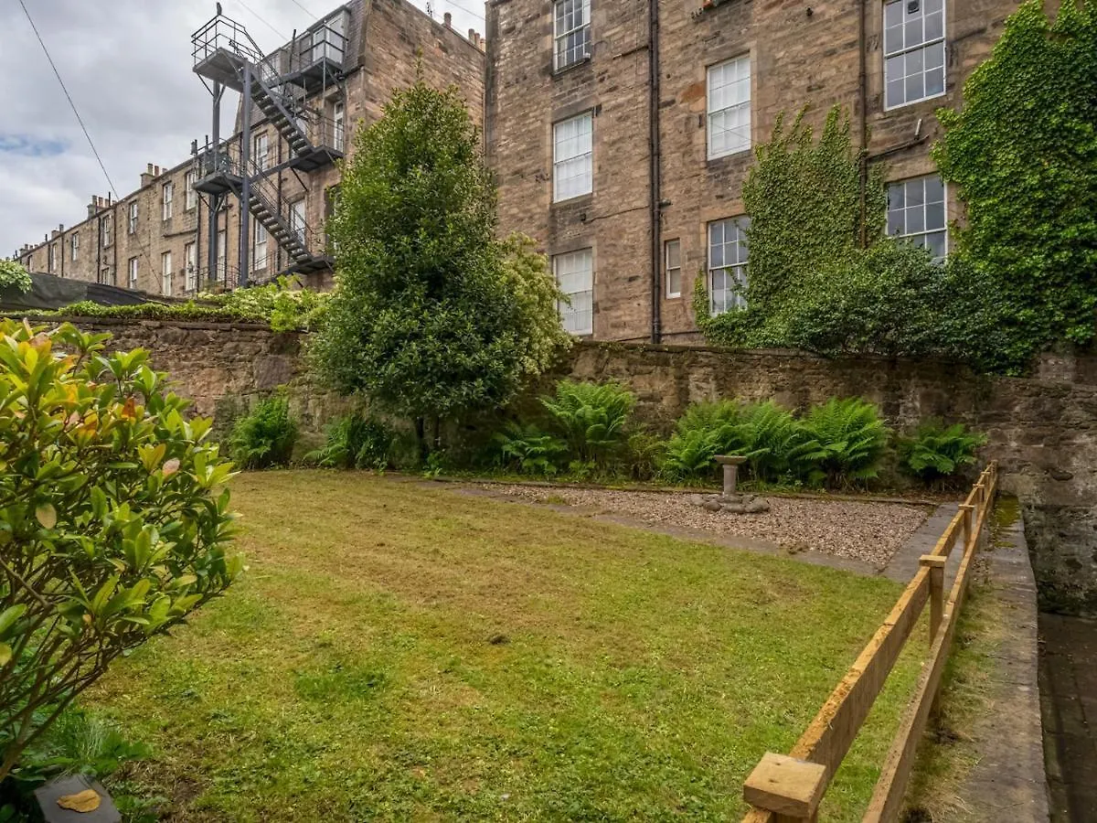 Feriehus Pass The Keys Superb 3Beds House In Chic Area Of The City Centre Edinburgh